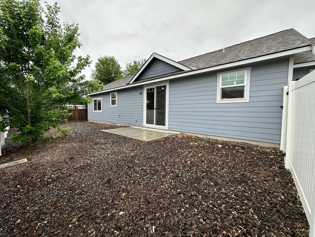 Building Photo - Gorgeous 3 Bedroom, 2 Bath Home!