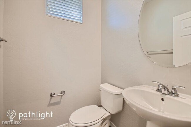 Building Photo - 4 br, 2.5 bath House - 12042 W Fillmore St...