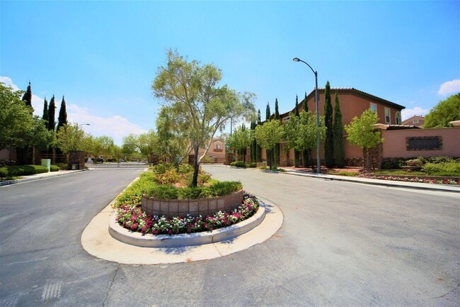 Building Photo - Gorgeous 3Bed/2Bath/2Car, 2-Story Home located in Caparola at Southern Highlands
