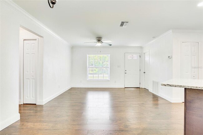 Building Photo - 6446 Powers Pointe Cir