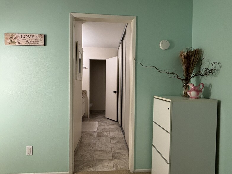 Ensuite Bathroom - 4900 Overland Ave