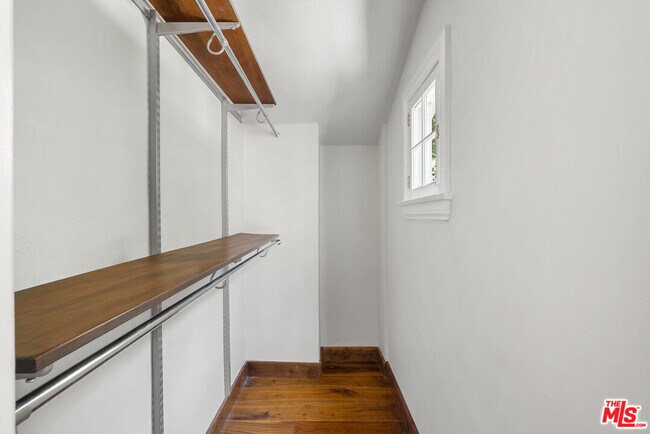 Building Photo - 1531 Marmont Ave
