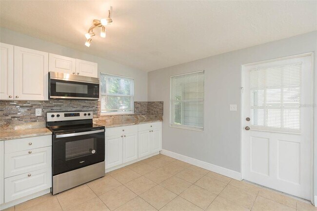 Building Photo - 7113 Parison Dr