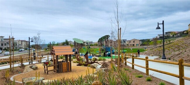 Building Photo - 6 Crown Point Dr