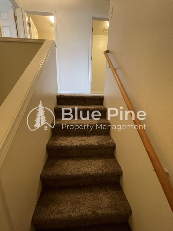 Building Photo - 345 S Byron Ave