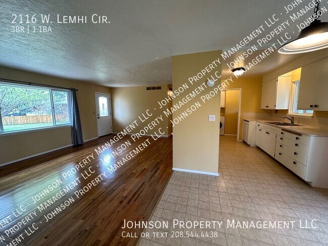 Building Photo - 2116 W Lemhi St