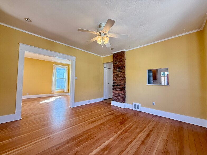 Building Photo - 909 Ouray Ave