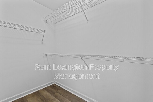 Building Photo - 3175 Kirklevington Dr