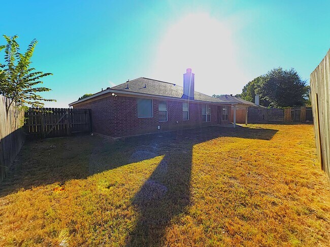 Building Photo - 3323 Mugsy Dr