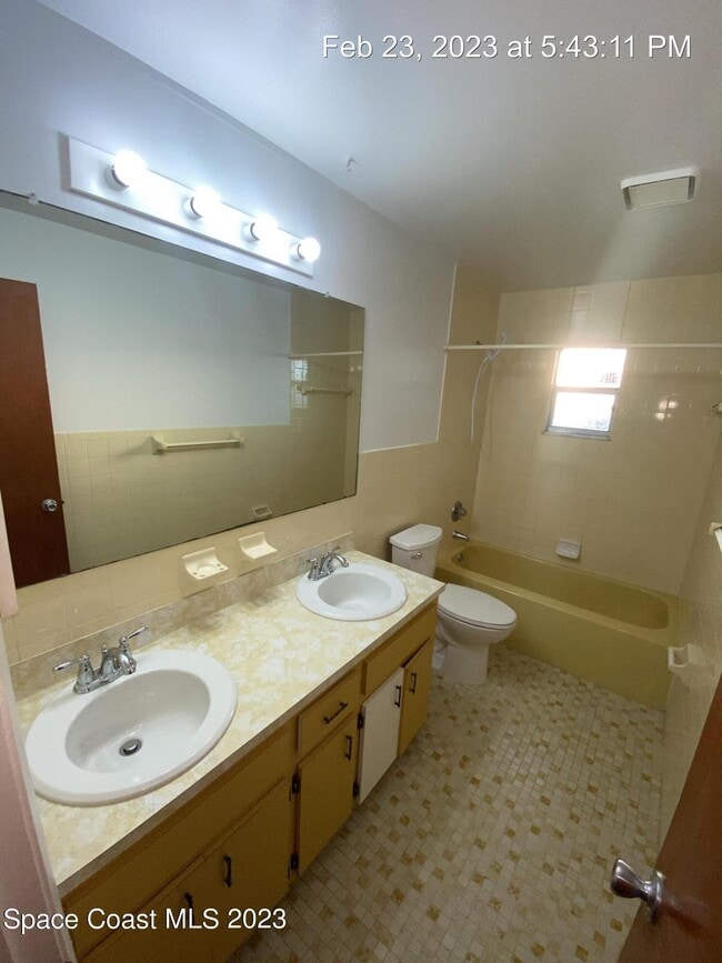 Building Photo - 304 Darrow Ave