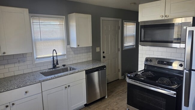 Building Photo - Section 8 Welcome All utilities paid 2 bed 1 bath duplex