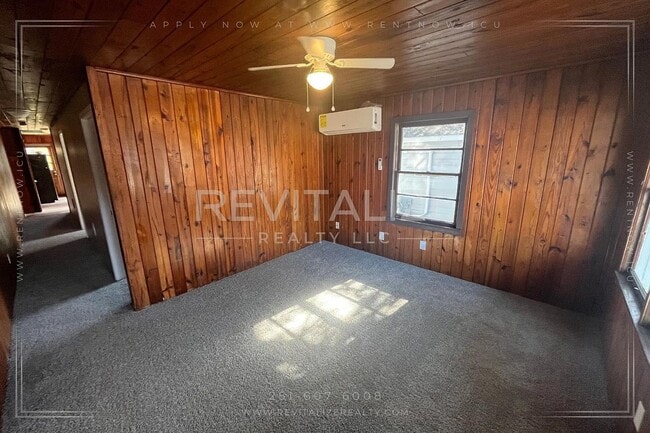 Building Photo - 466 Bayshore Duplex Unit A