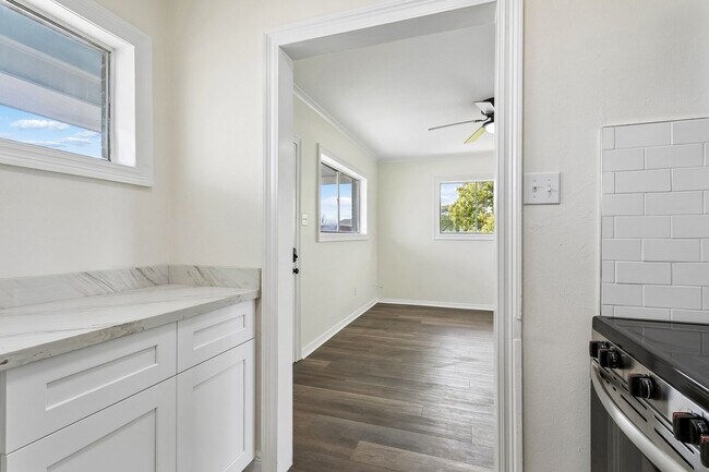 Building Photo - Studio Apartment in Metairie - Central Location off Airline & Causeway!