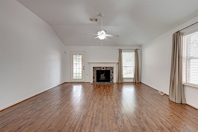 Building Photo - 22926 Rainbow Bend Ln