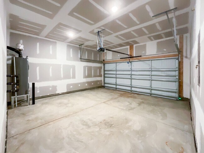 Building Photo - 8229 Houser St