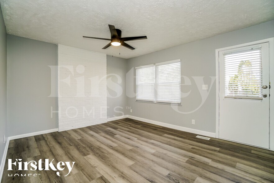 Building Photo - 614 Palace Ln