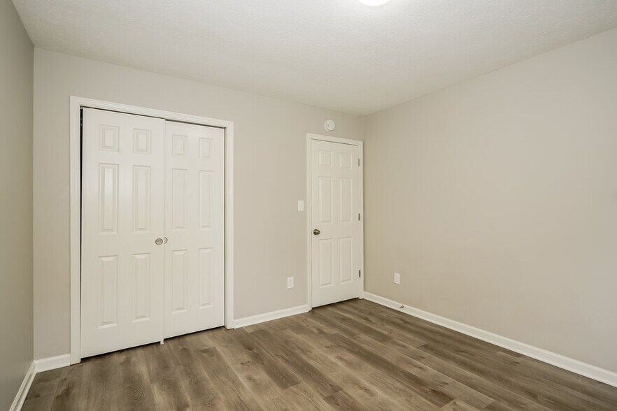 Building Photo - 971 Andover Dr