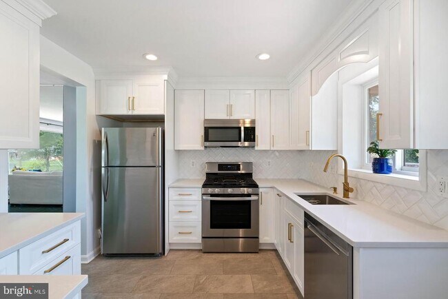 Building Photo - 3908 Melvern Pl