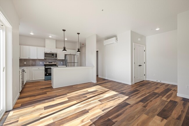 Building Photo - Bonneville Apartments