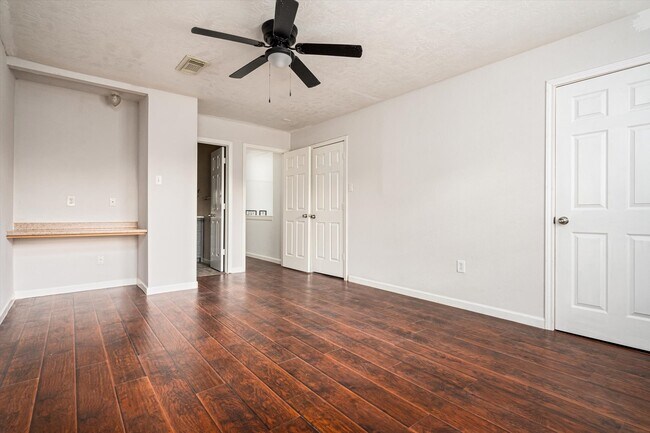 Building Photo - 32726 Riverwood Dr
