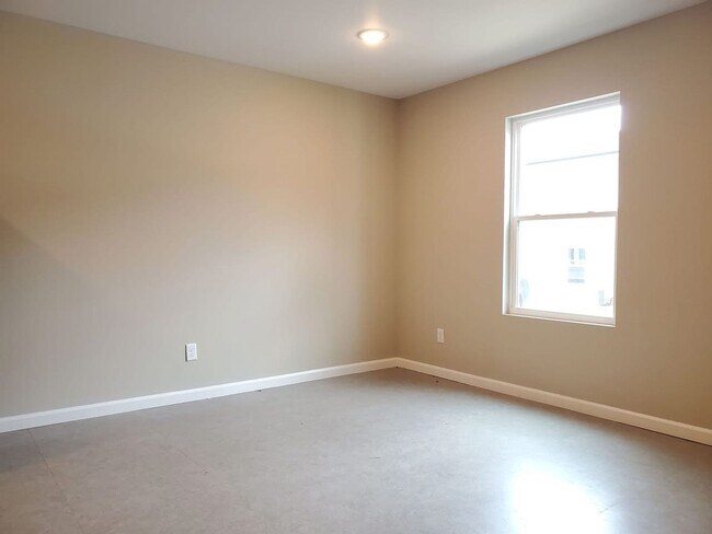 Building Photo - 213 Cane Creek Ln