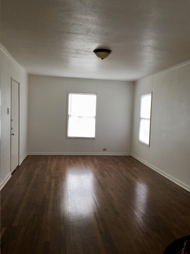 Building Photo - 513 Eleanor Ave