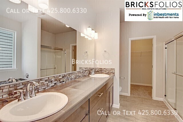 Building Photo - Lacey Living Awaits You – Comfort and Styl...