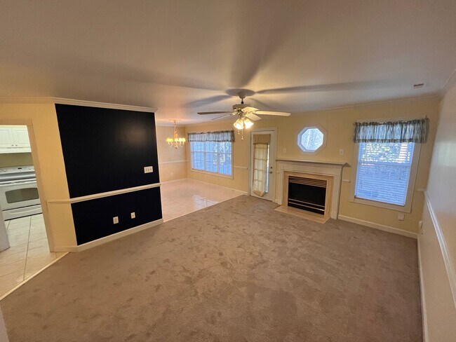 Building Photo - 118 Grande Meadow Way