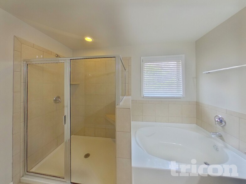 Building Photo - 5959 Wolf Creek Dr