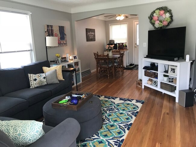 Primary Photo - 1423 E 4th St