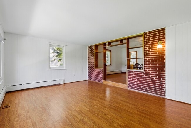 Building Photo - 795 Annapolis Rd