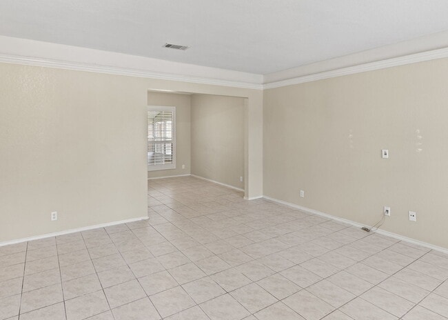 Building Photo - "Spacious 3-Bed Sanctuary with 2.5 Baths o...