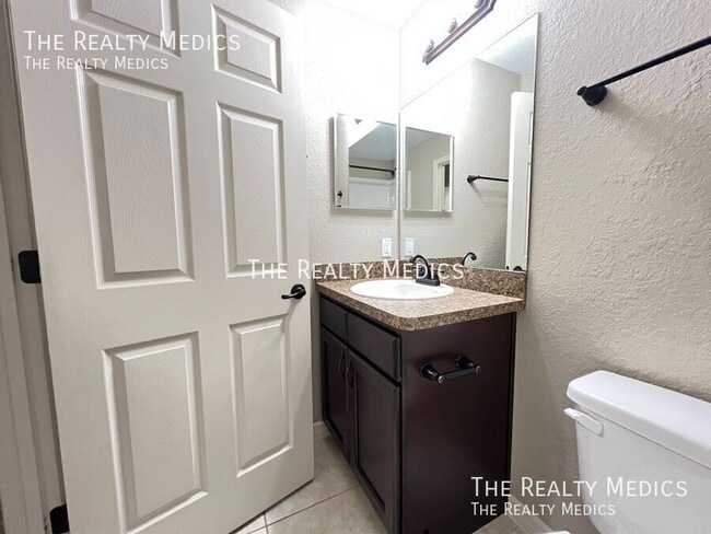 Building Photo - 15593 SW 48th Ave