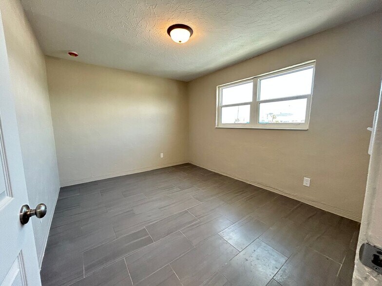 Building Photo - 1740 Ocean Shore Blvd