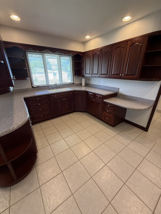 Building Photo - 3201 7th Ave S