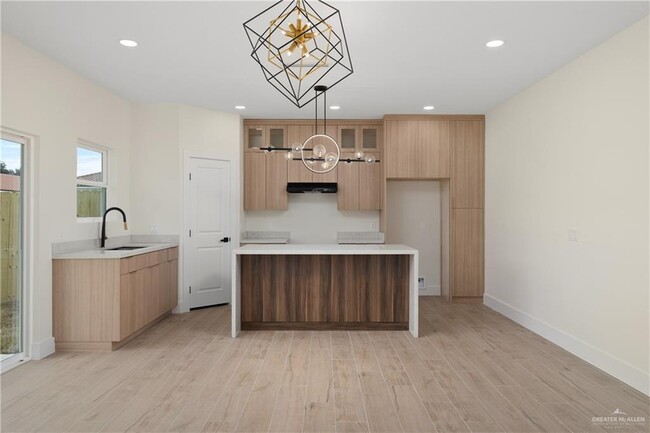 Building Photo - 19 S K Center St