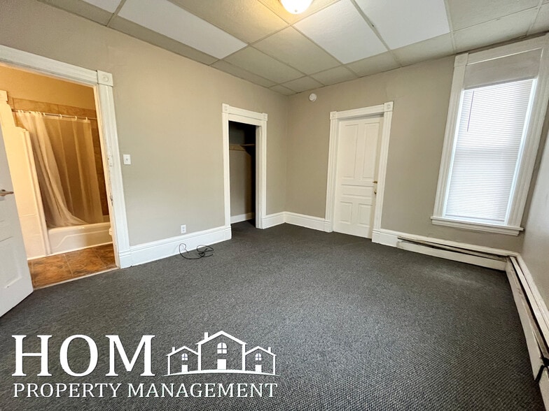 Building Photo - 229 Center St