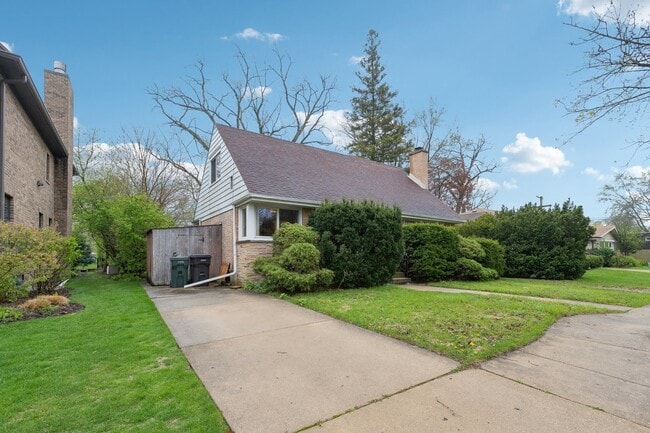 Building Photo - 9225 Karlov Ave