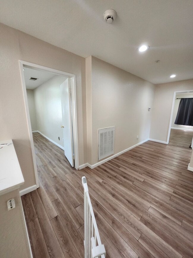 Building Photo - Beautiful 5 Bedroom House fully remodeled....