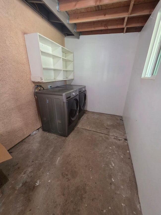 Building Photo - 3 Bedroom Home for Rent with RV Parking, Rock Views & Large Lot