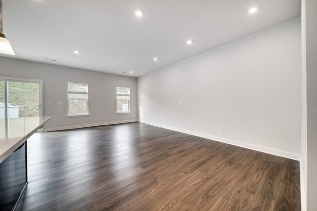 Building Photo - 645 Exmoor Dr