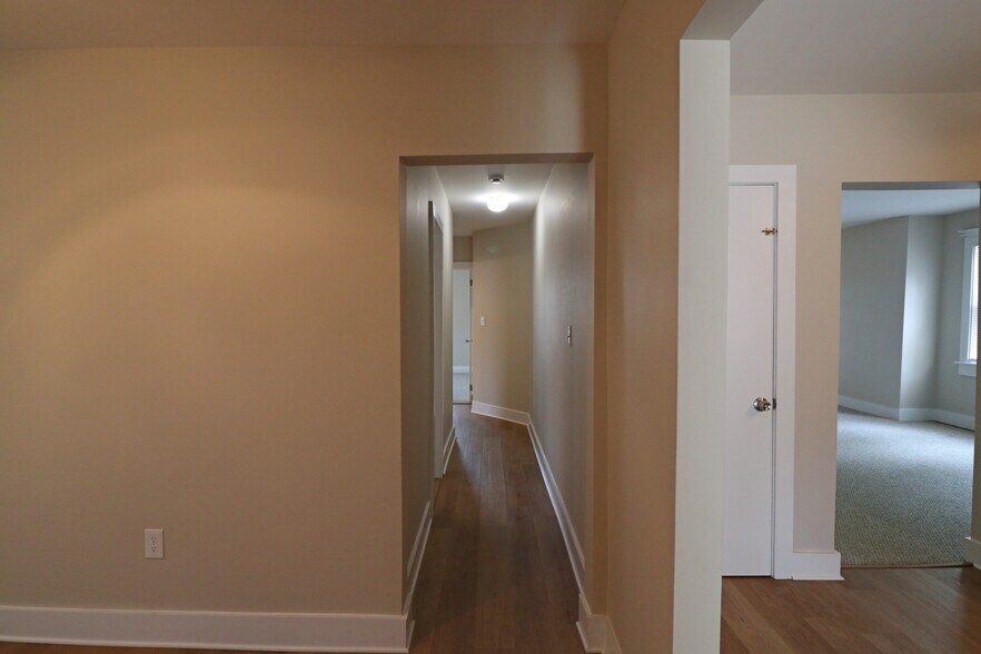 Building Photo - 318 S Watson St