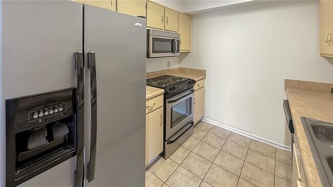 Building Photo - 475 Mount Vernon Hwy NE