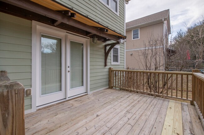 Building Photo - 106 Walnut St