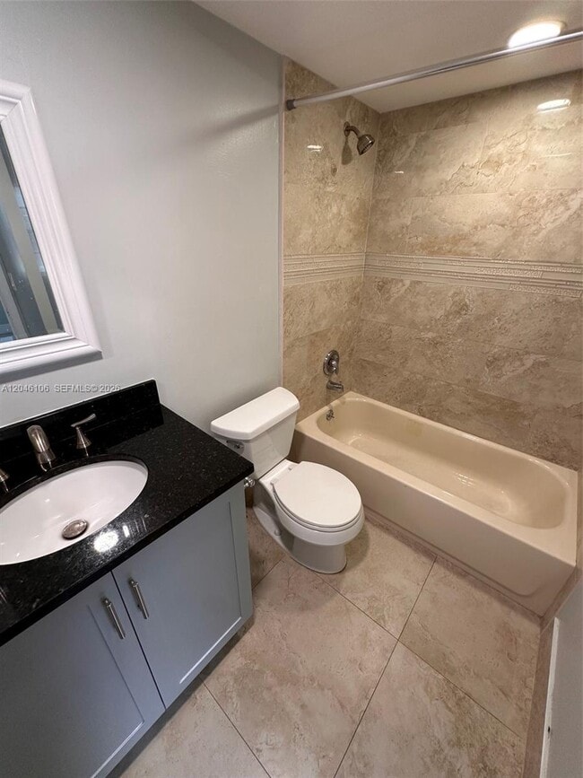 Building Photo - 9976 Twin Lakes Dr
