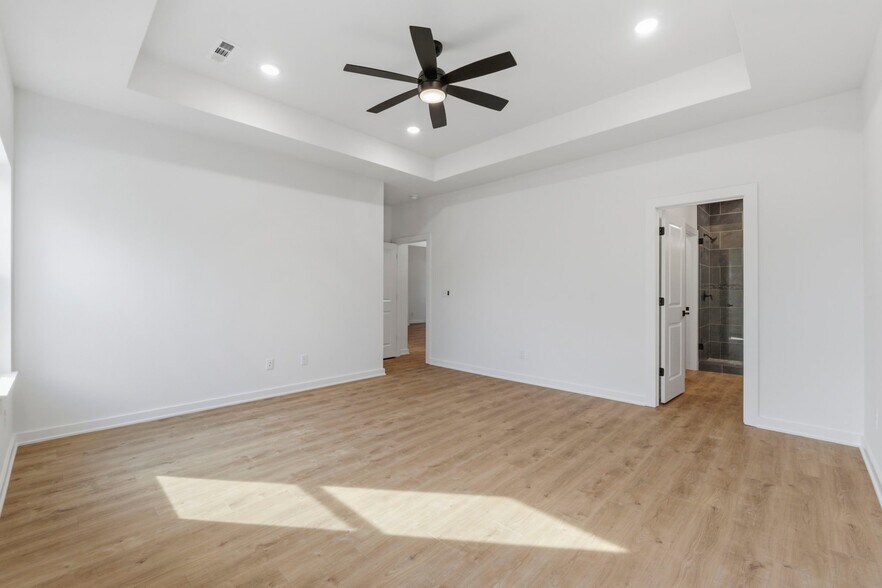Building Photo - 98 Selkirk Dr