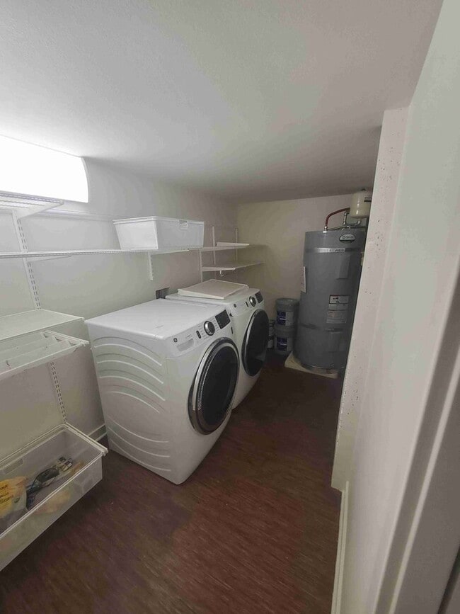 Building Photo - Prime Wallingford location 4 bed, 3 bath w...