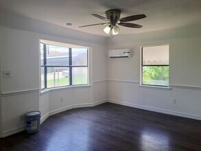 Building Photo - 3 bedroom / 2 bath