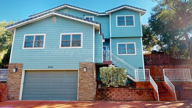 Primary Photo - 2025 Cypress Ave.