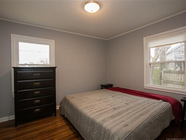 Building Photo - Brookside Bungalow!